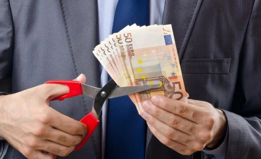 Διεθνής σάλος με τα fake news της κυβέρνησης – Κοινοτικός αξιωματούχος: Διαψεύδω το ΑΠΕ, οι συντάξεις θα κριθούν το Νοέμβριο